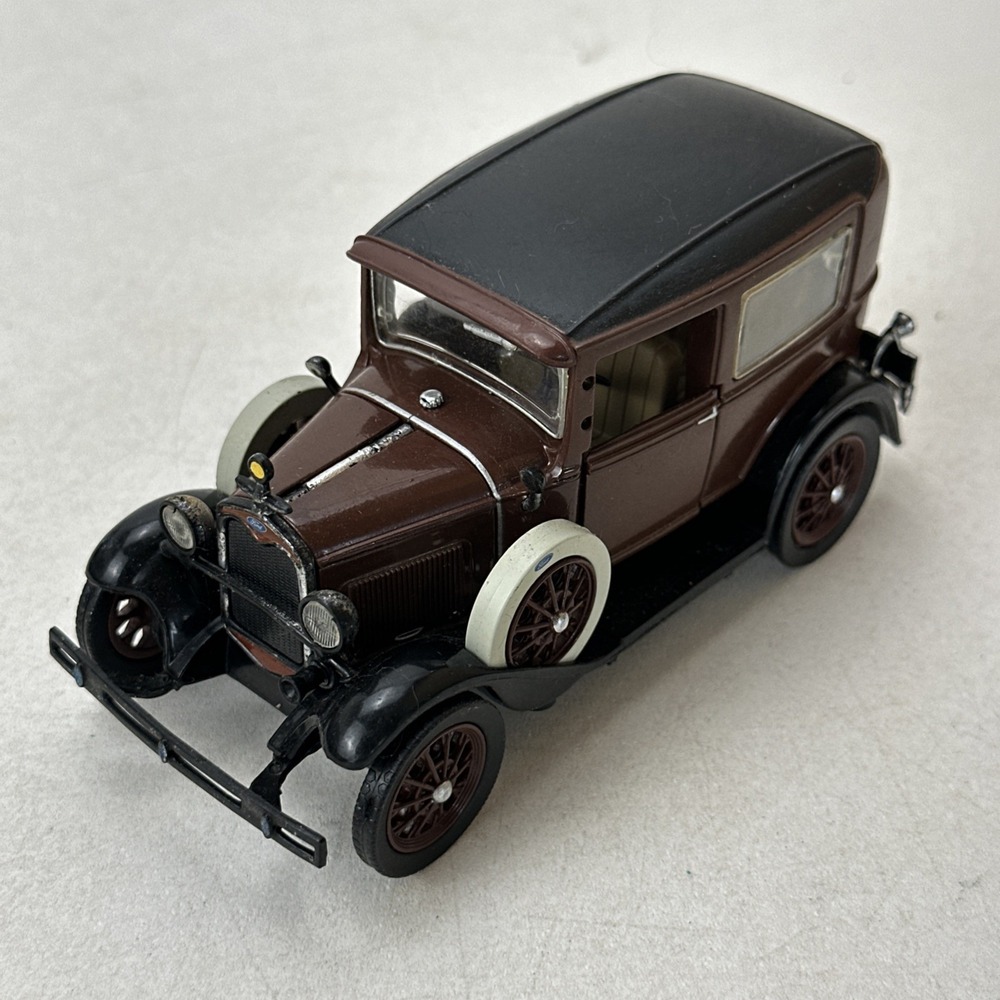 1931 Ford Model A 1:32 Diecast Car Brown Black Opening Doors